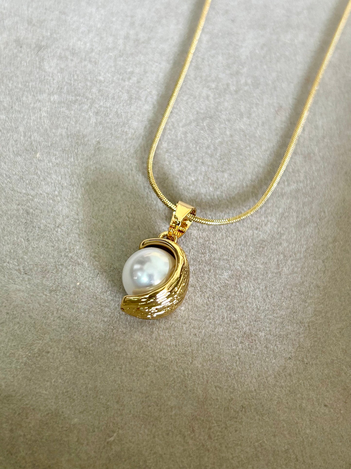 Pearl Pendant Necklace