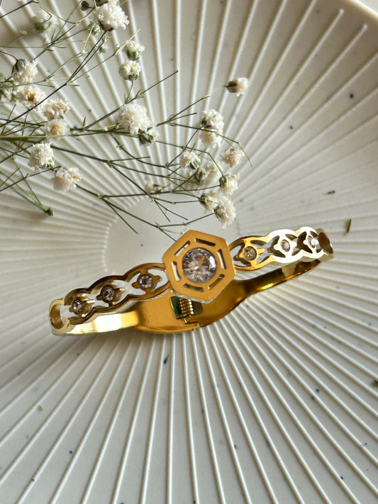 Hexagonal Diamond Middle Open Bracelet