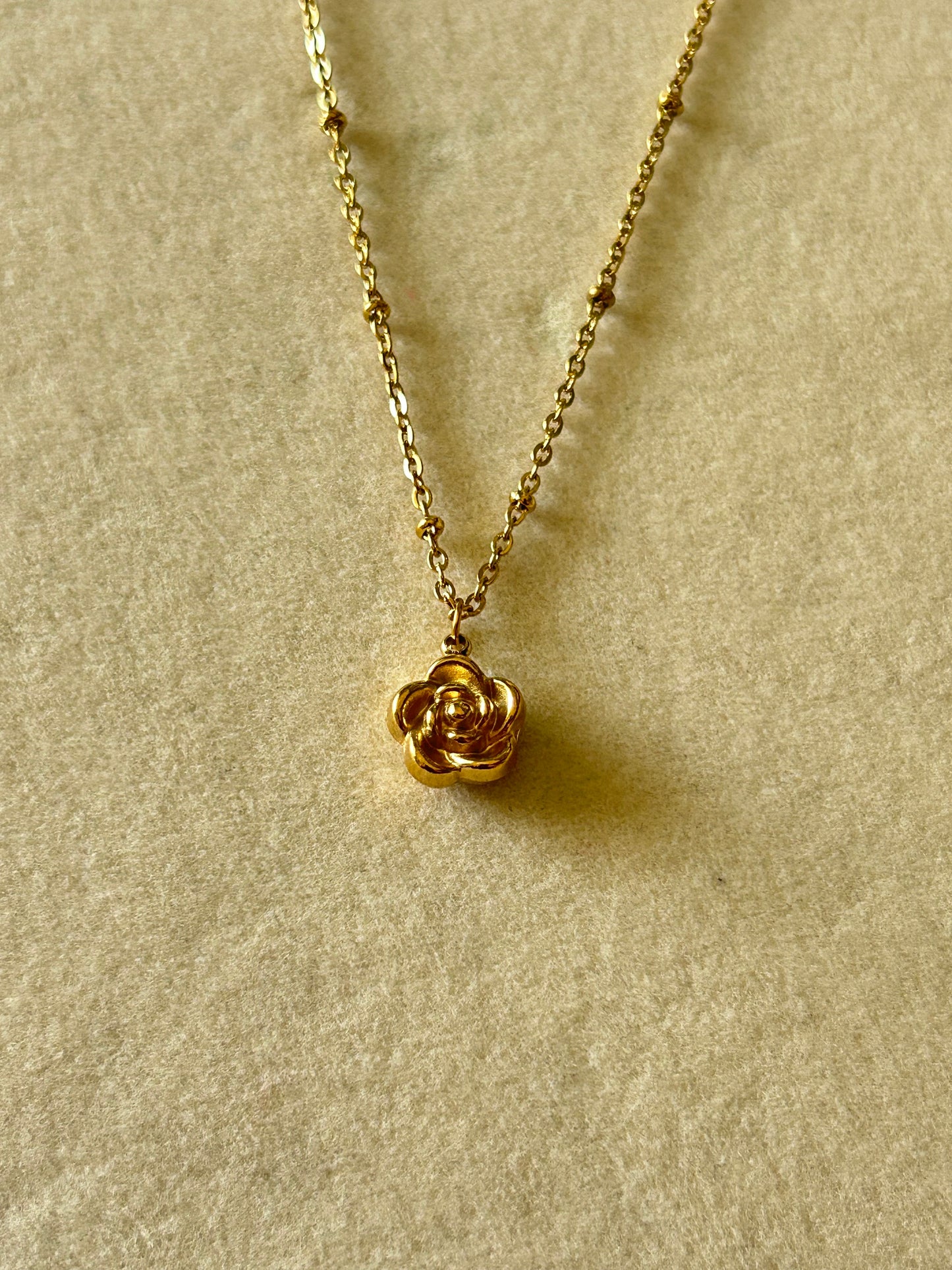 Minimal Flower Necklace