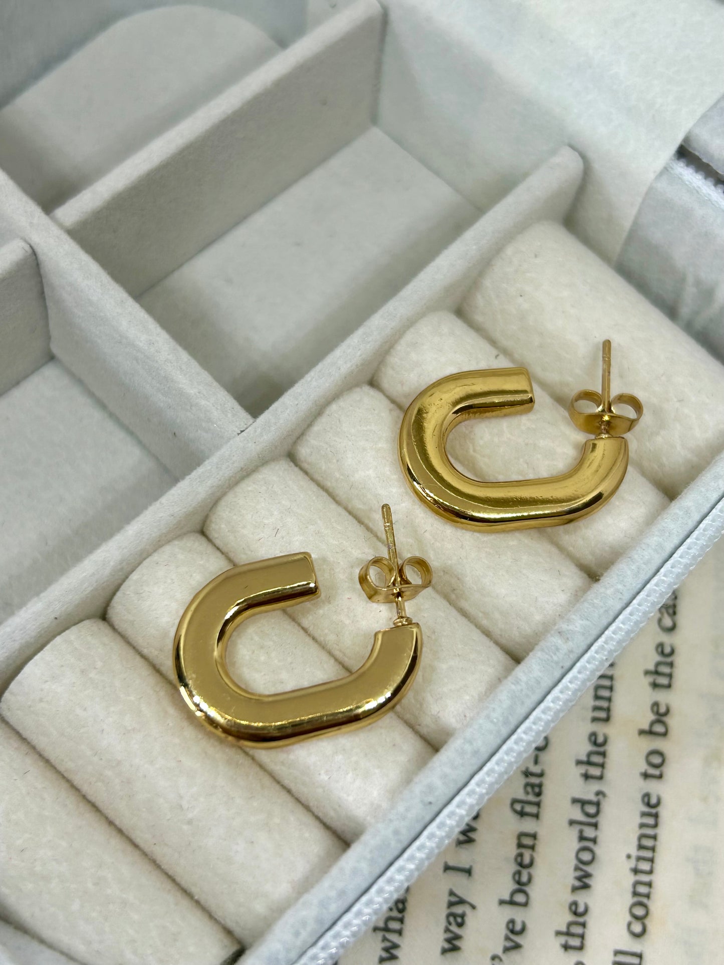 Chunky Oval Hallow Hoops
