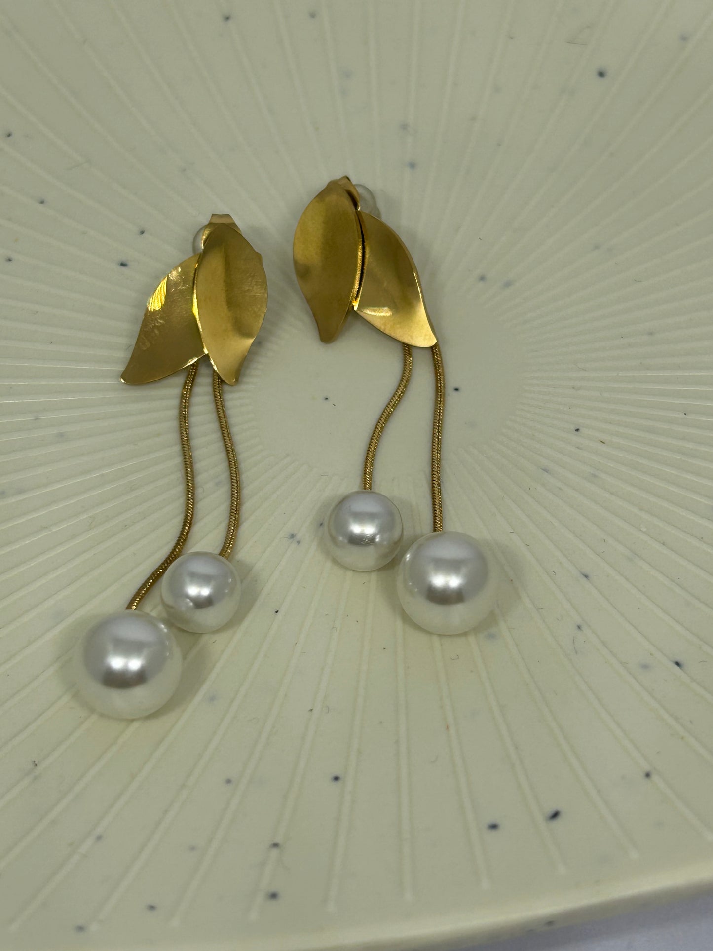 Leaf with Pearl drops