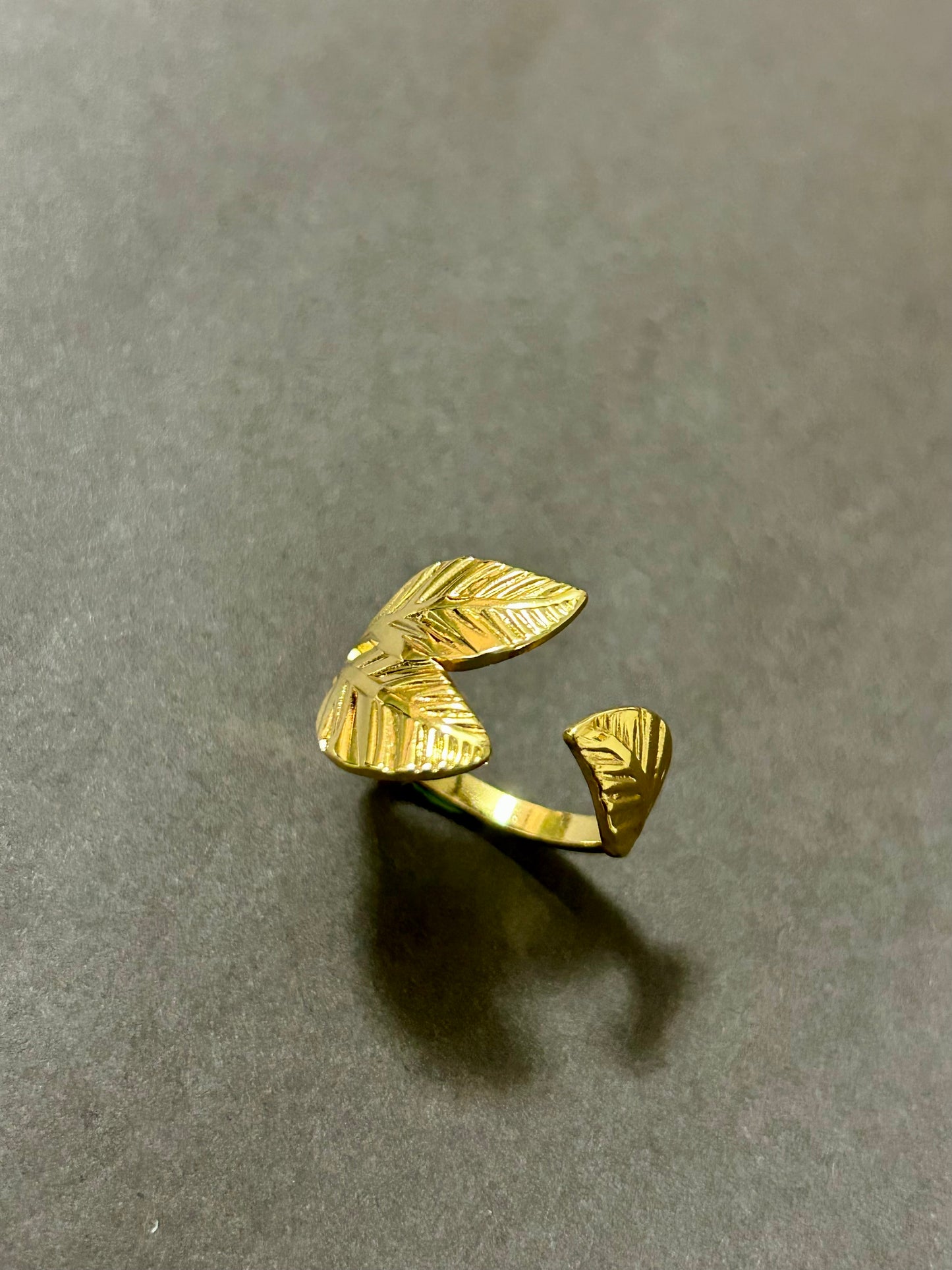 Leafy Grace Ring