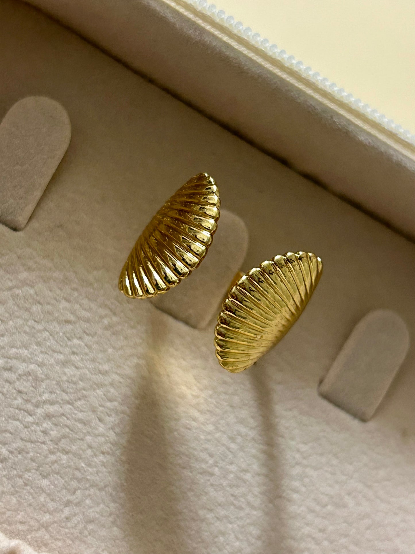 Shell Glow Ring
