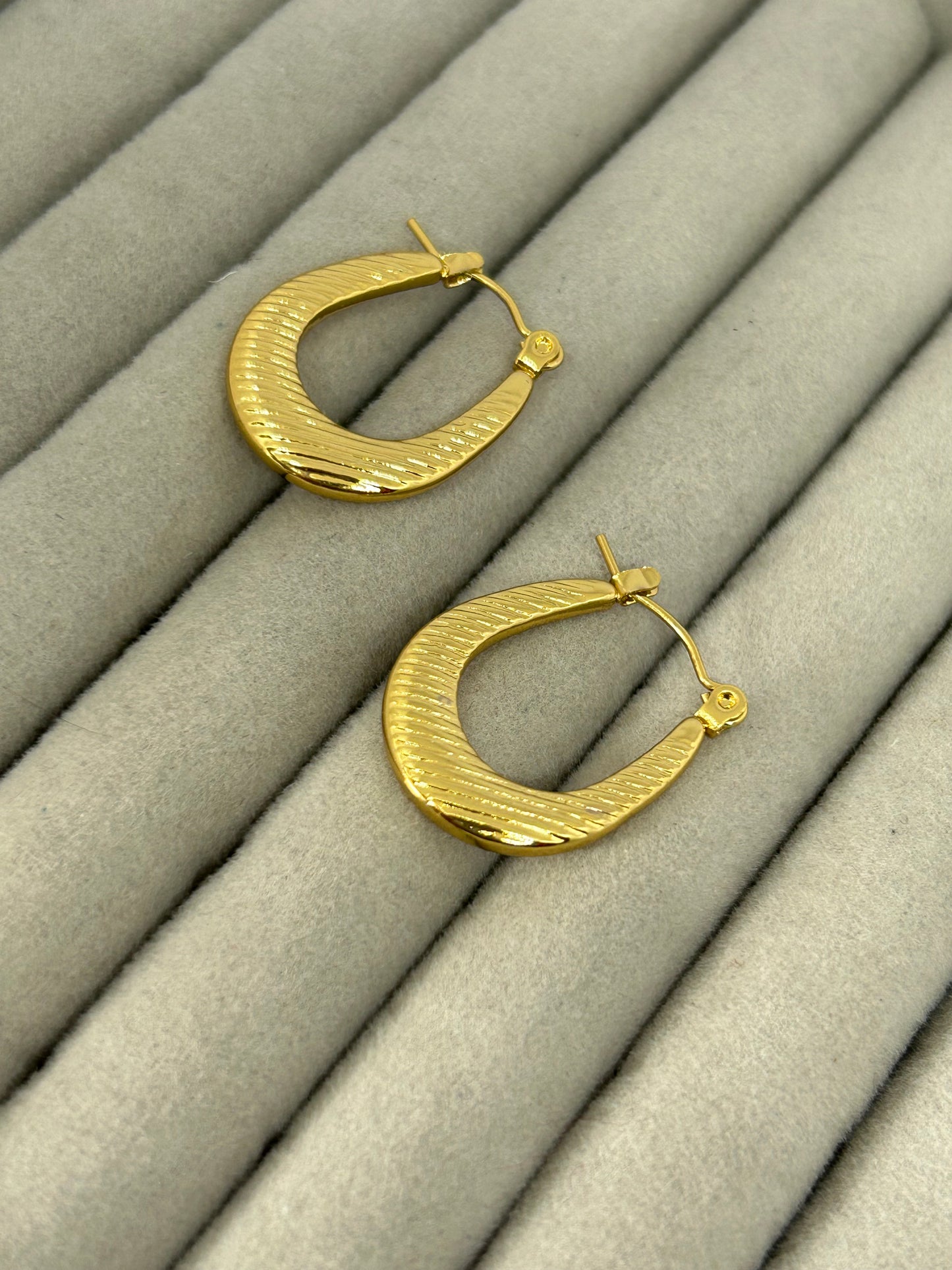 Golden Curve Hoops