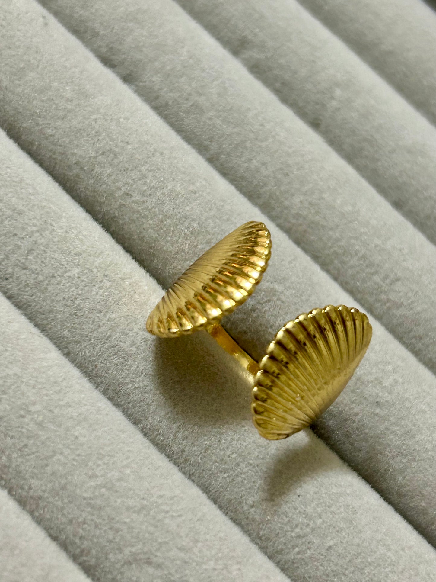 Shell Glow Ring