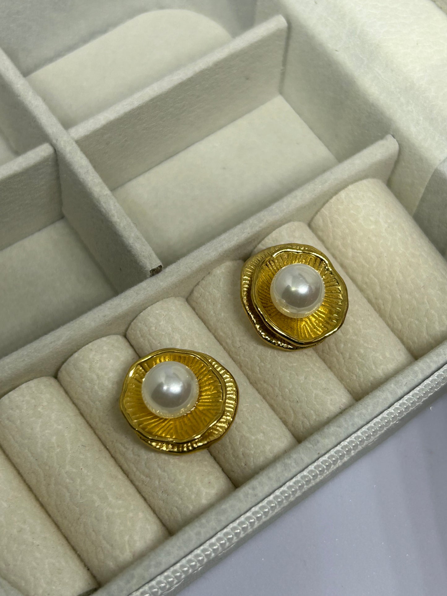 Flower Pearl Stud