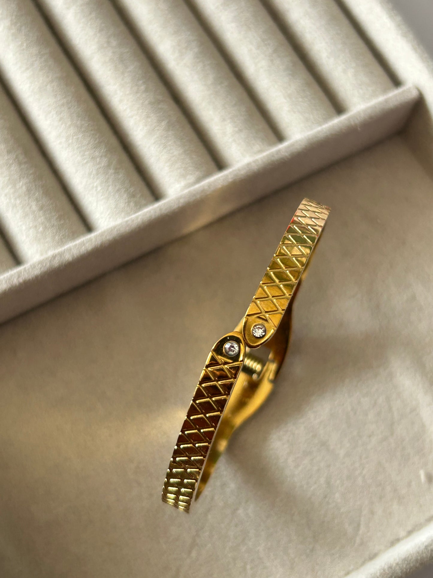 Textured Gold Diamond Bracelet(Thin Wrist)
