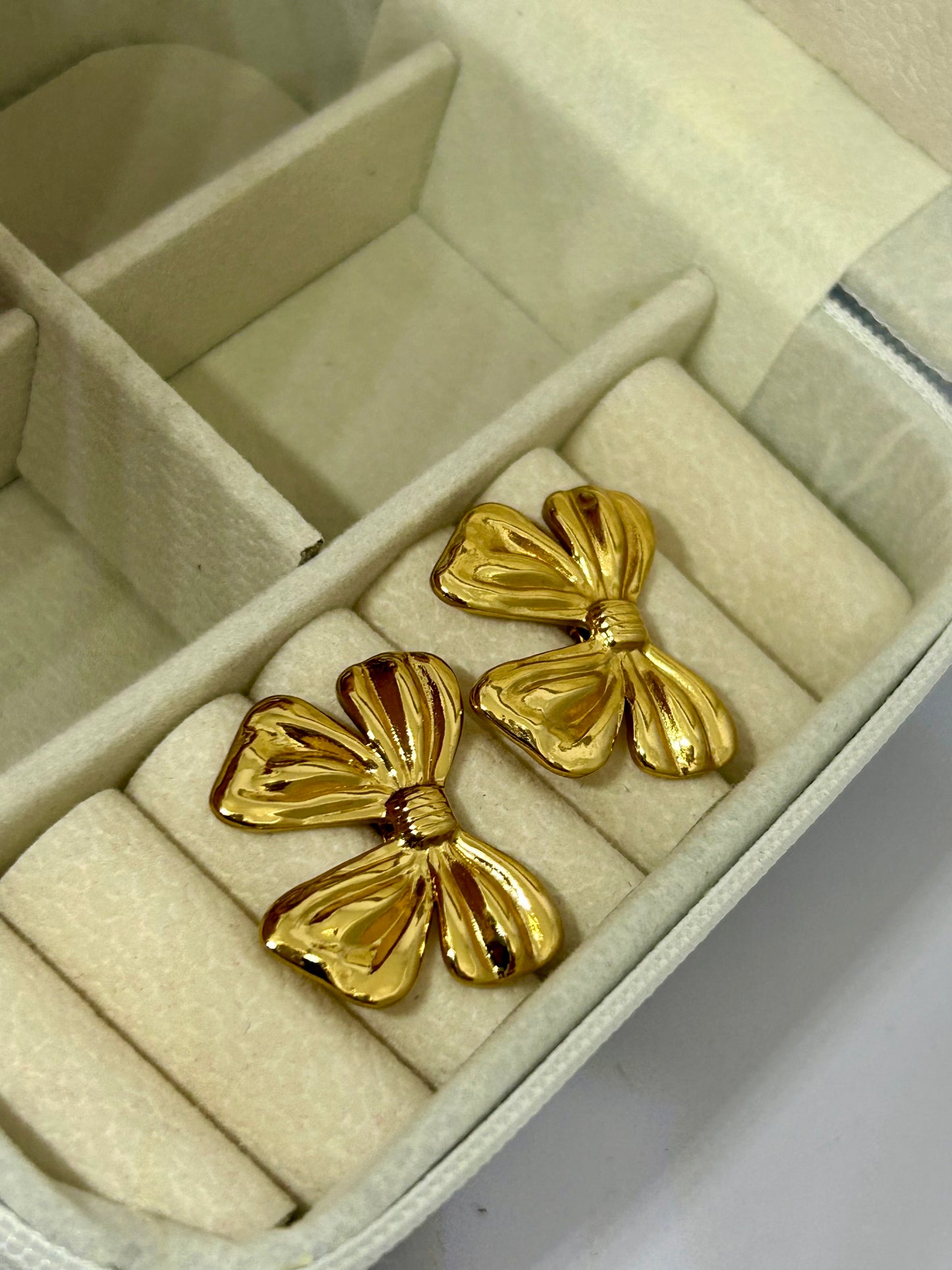Golden Bow Stud