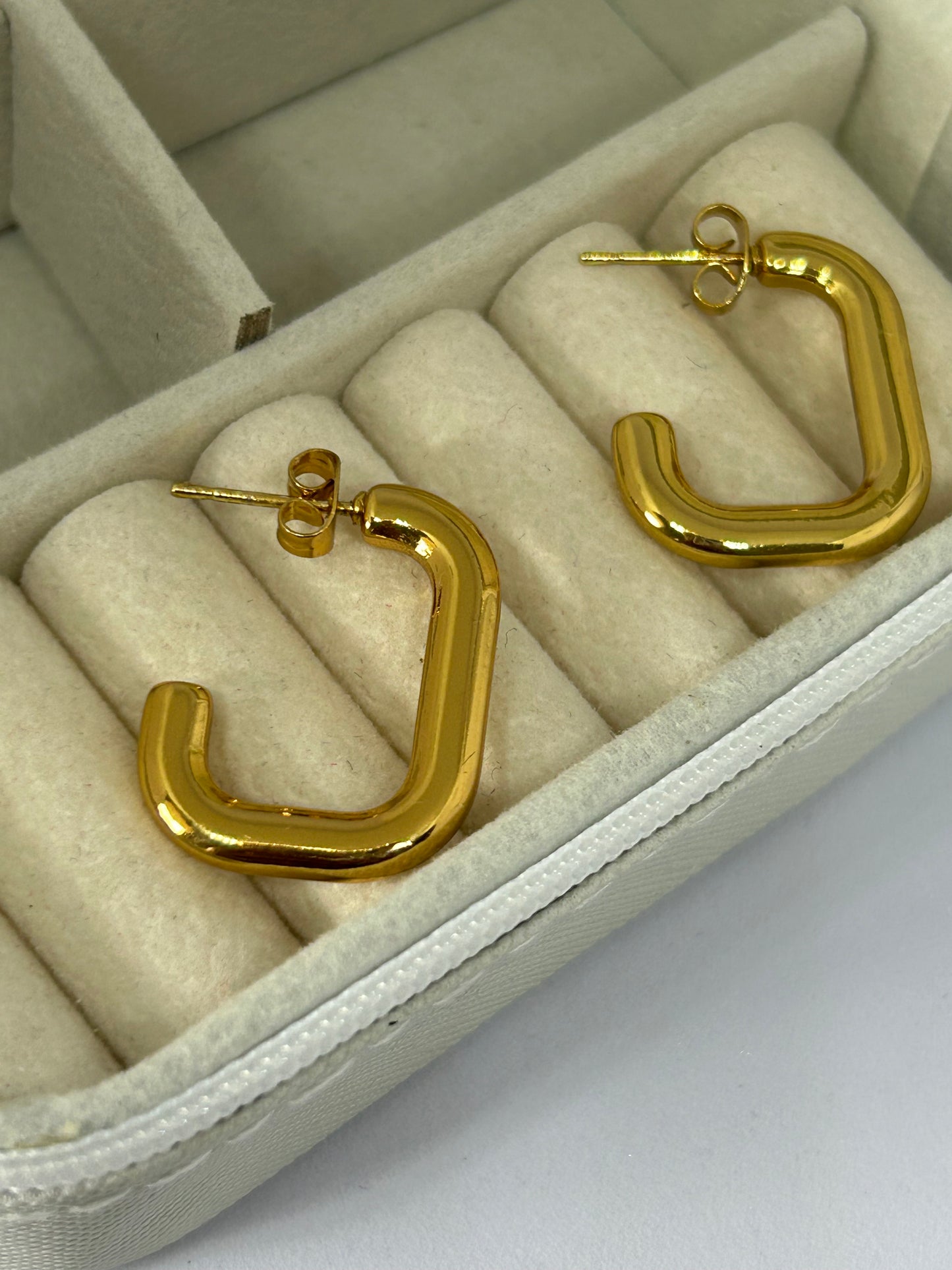 Half Rectangular Hoops