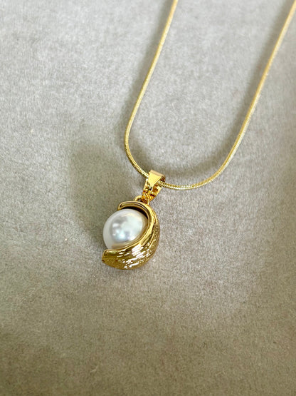 Pearl Pendant Necklace