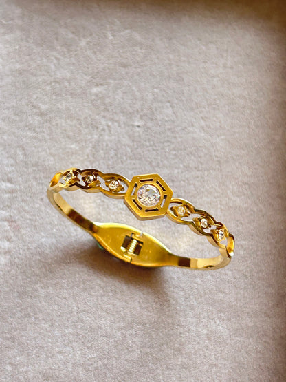 Hexagonal Diamond Middle Open Bracelet
