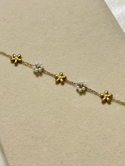 White & Gold Daisy Bracelet