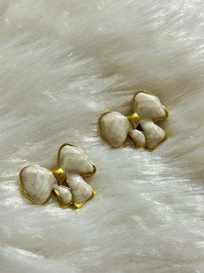 White Bow Stud