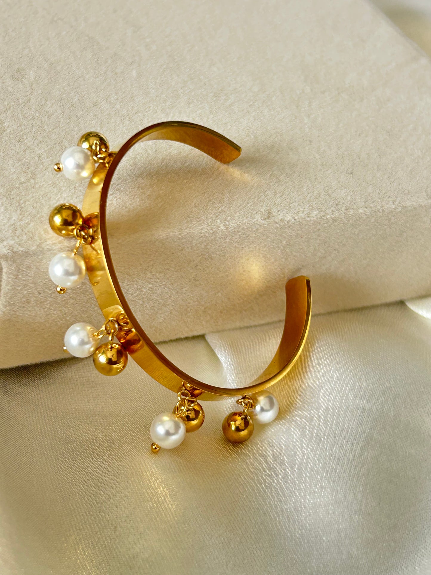 Meher Pearl Cuff(Thin Wrist)