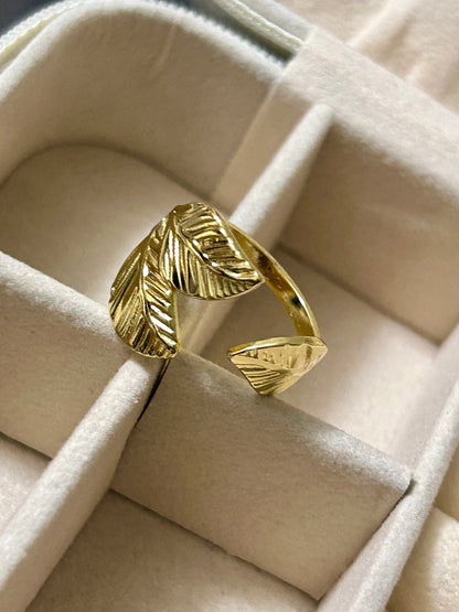 Leafy Grace Ring