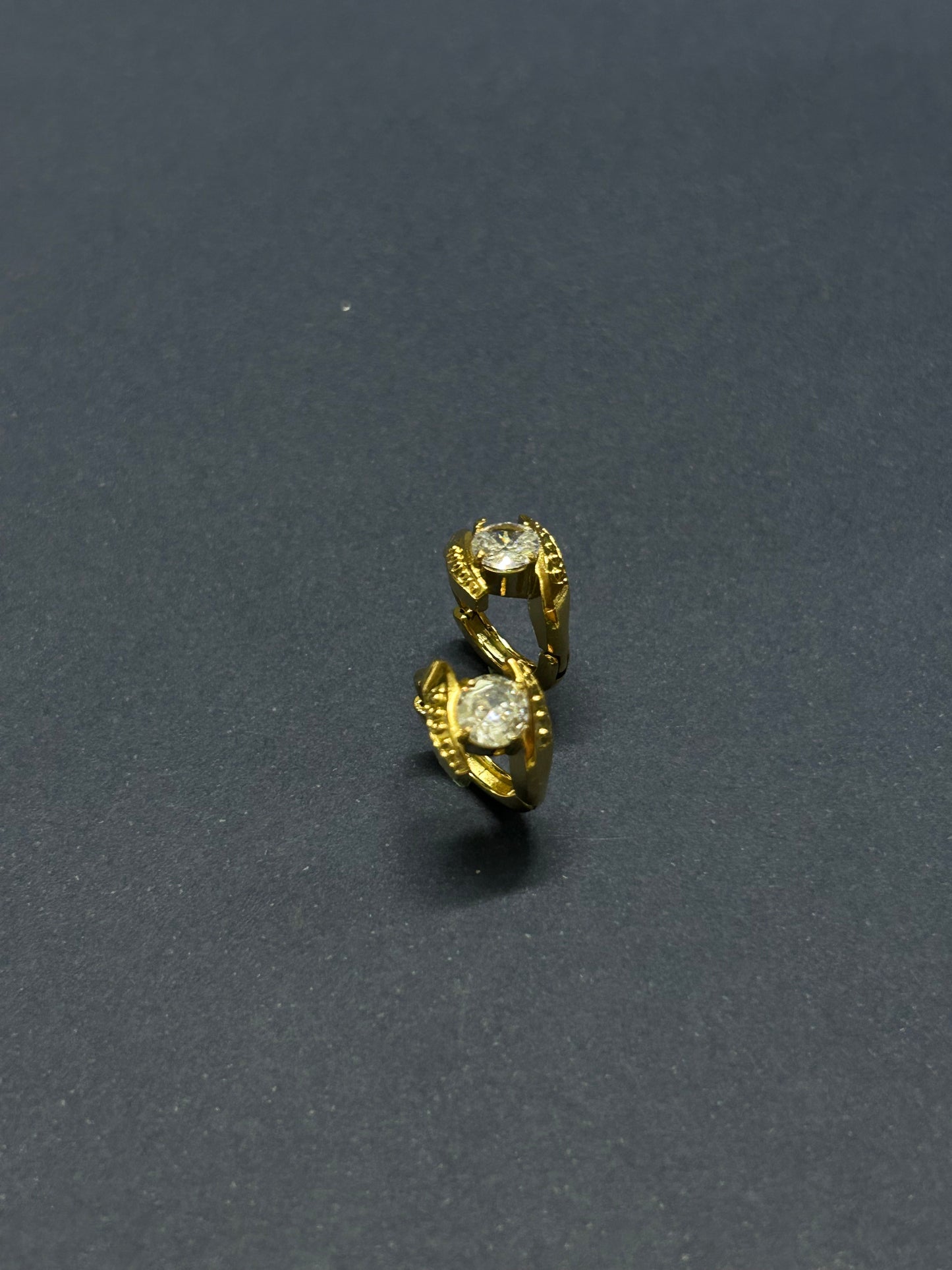Halo Hug Stud