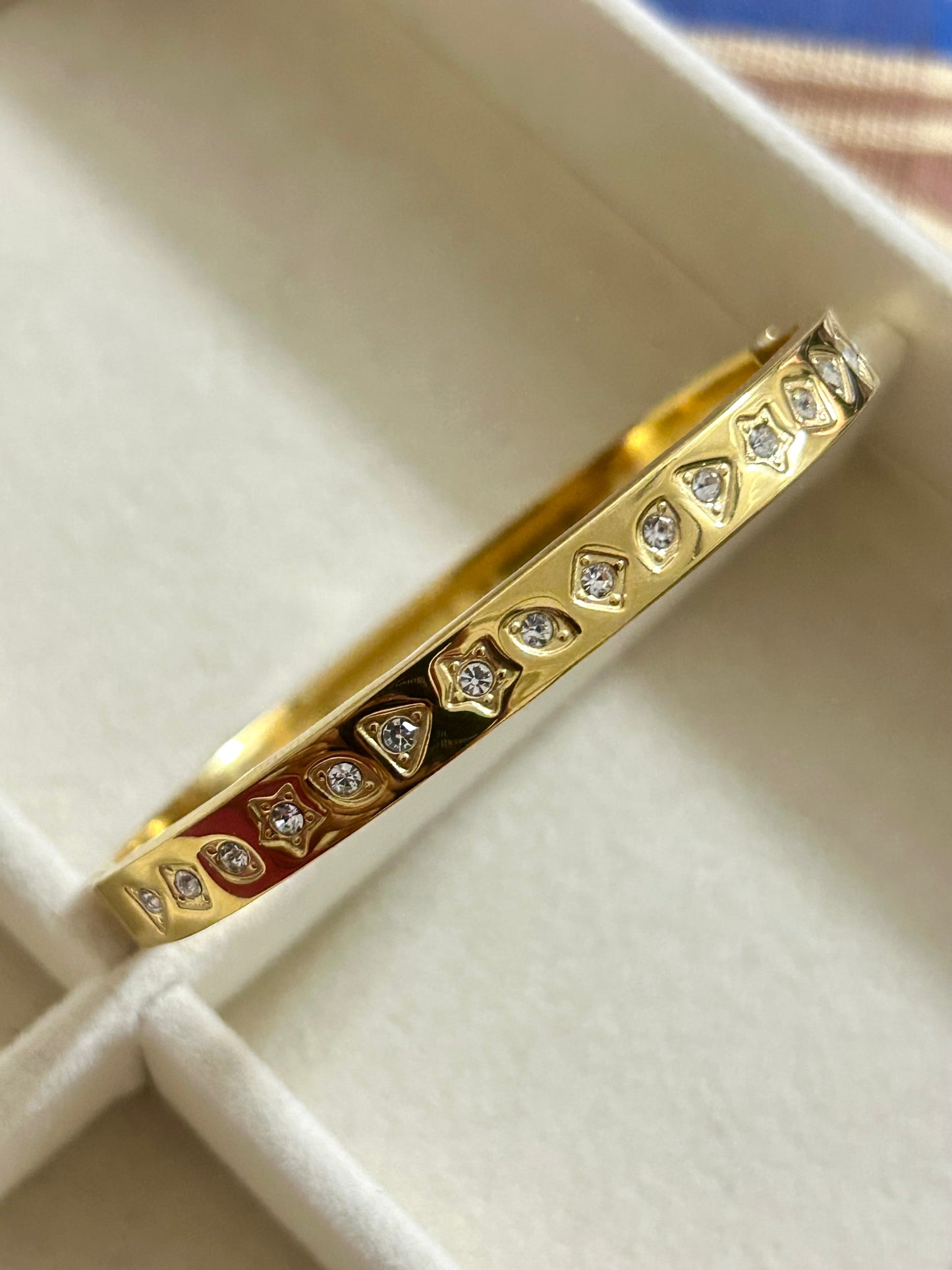 Embossed Diamond Bracelet