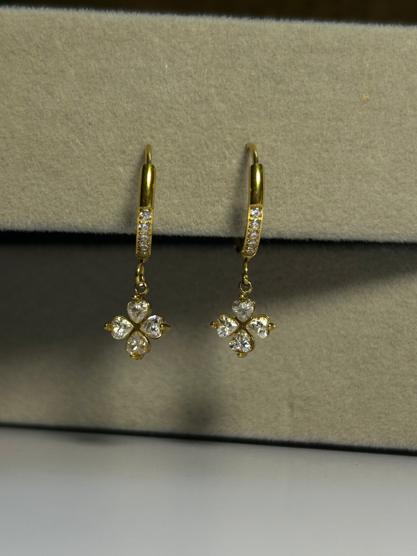 Clover Diamond Huggies