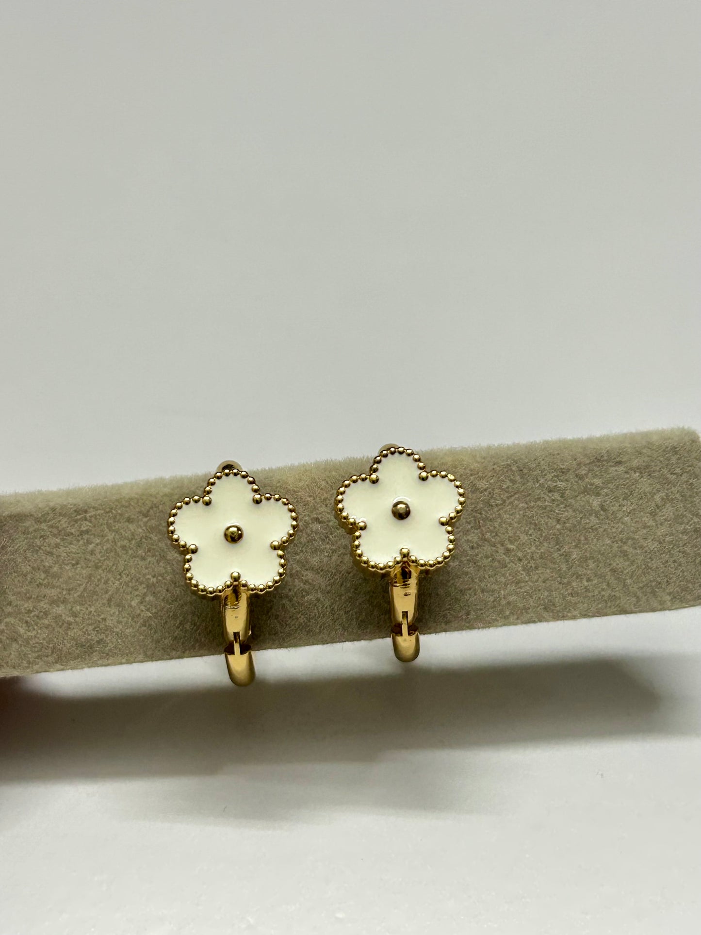 White Clover Huggies