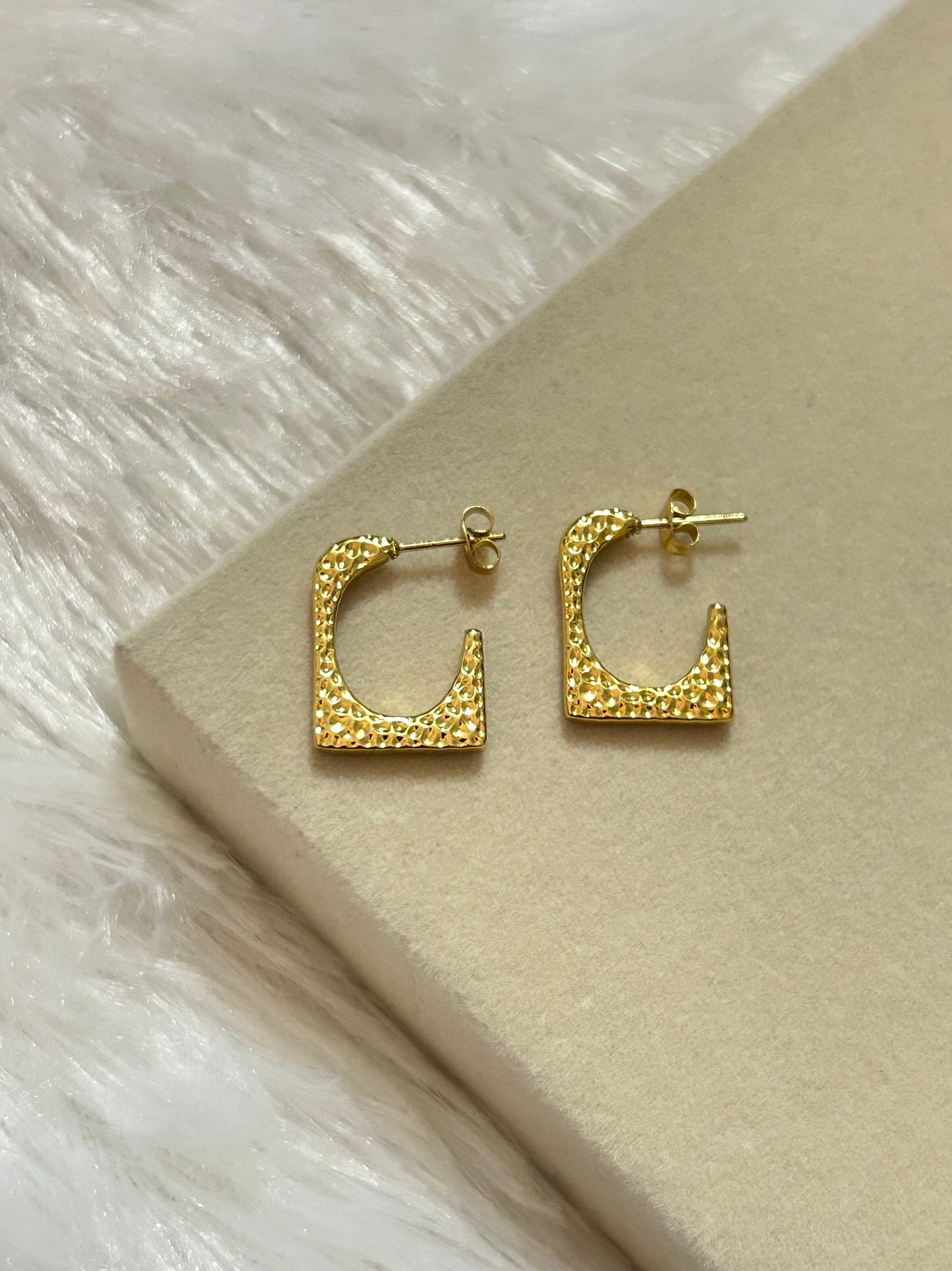 Half Rectangular Studs