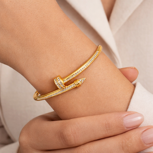 Curved Diamonds Nail Bracelet