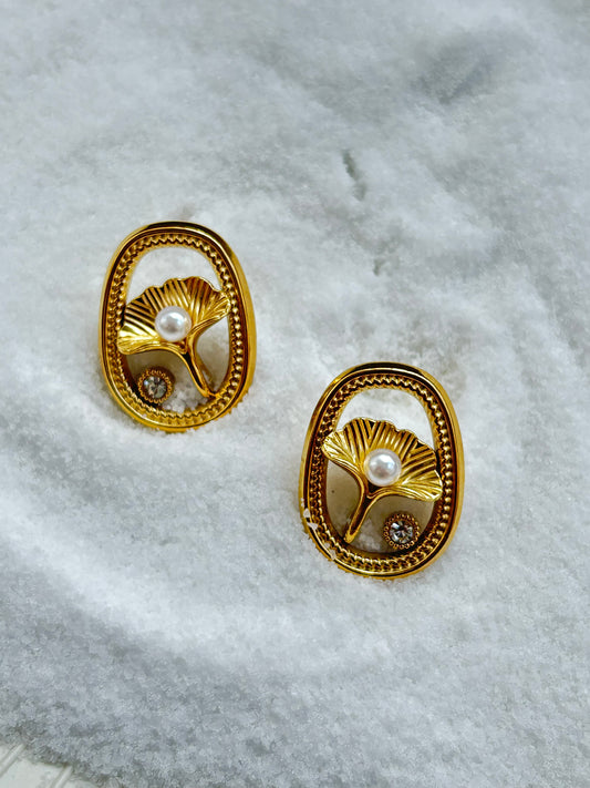 Flower Pearl Stud