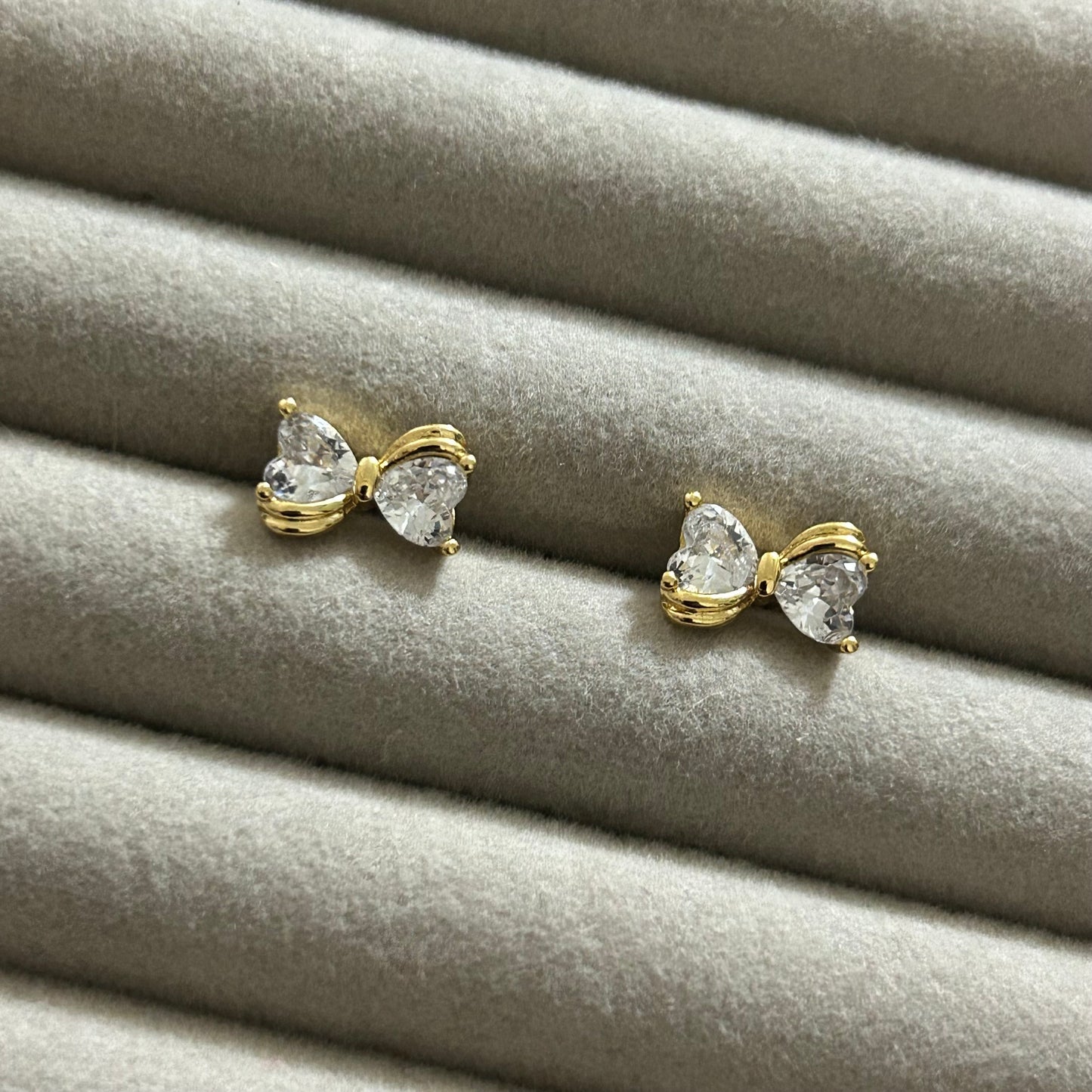 Small Bow Studs