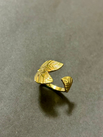 Leafy Grace Ring
