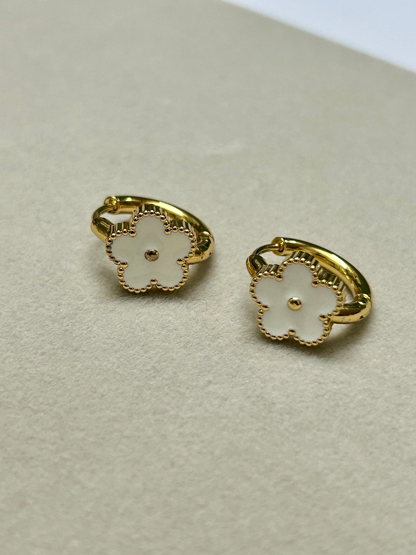 White Clover Huggies