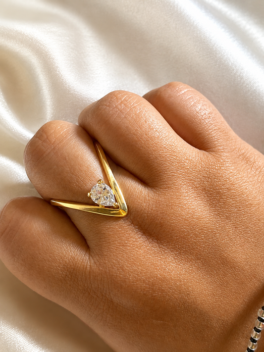 V Ring with Diamond