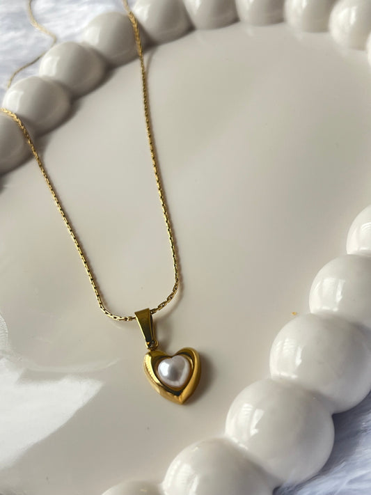 Lustrous Love – Pearl Heart Anti Tarnish Pendant Necklace