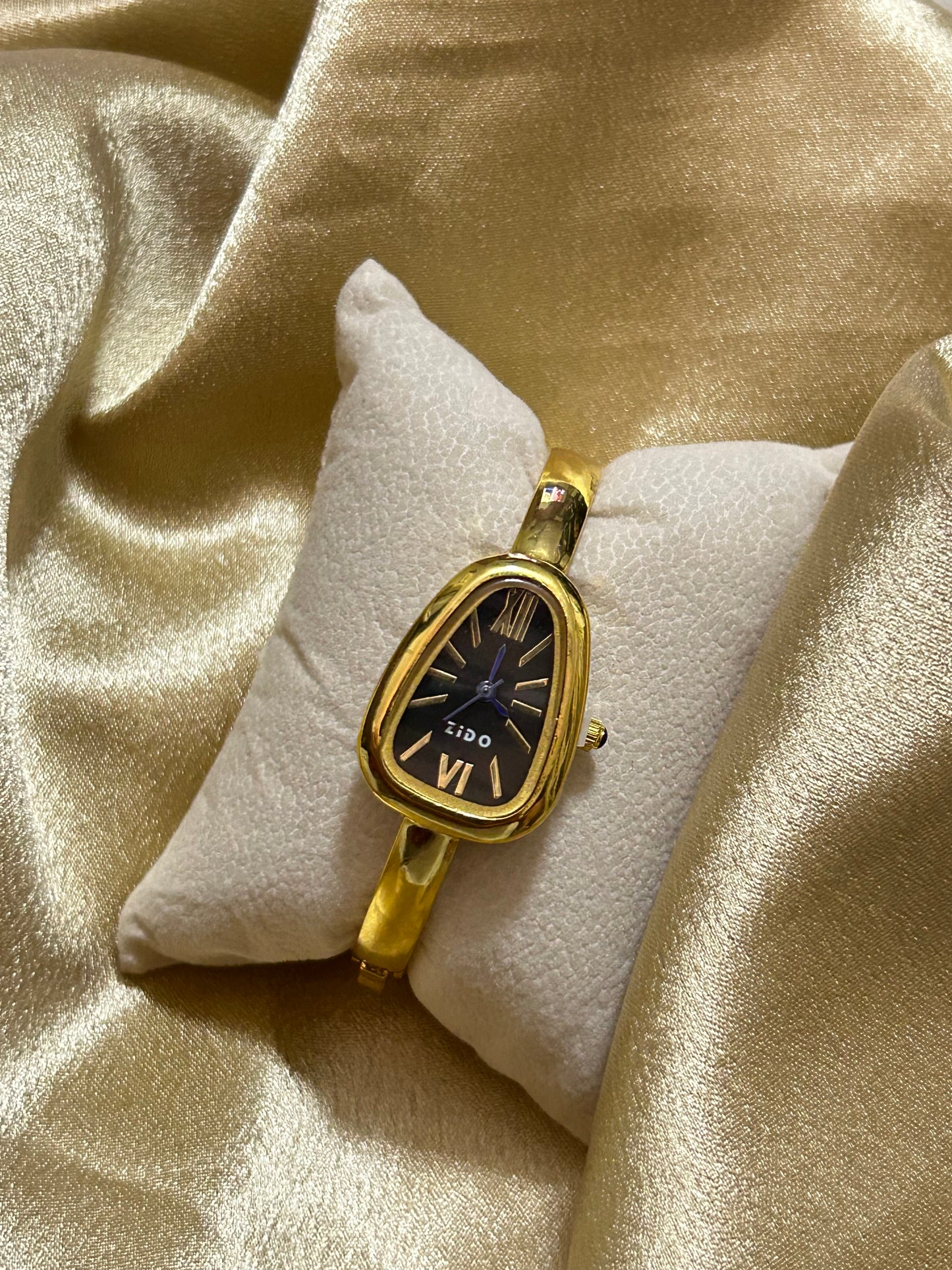 Oval Vintage Kada Style Watch(Black Dial)