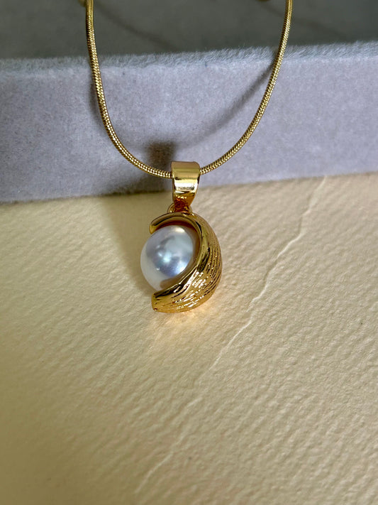 Pearl Pendant Necklace