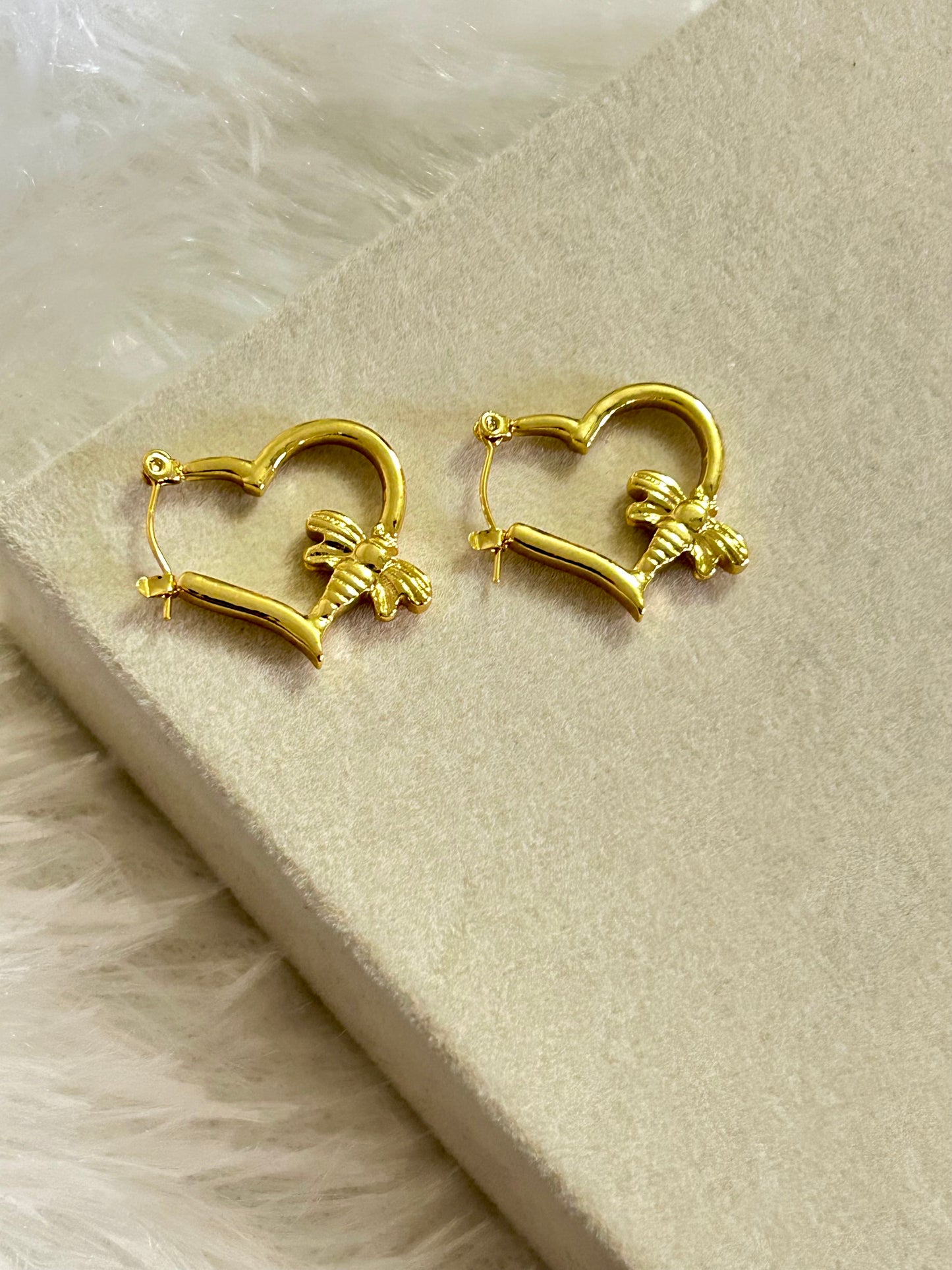 Heart Bees Hoop