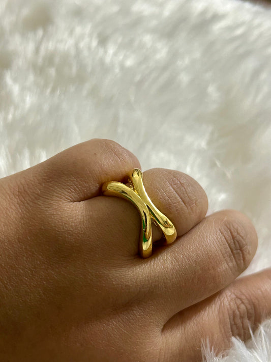 Fluid Curve Ring