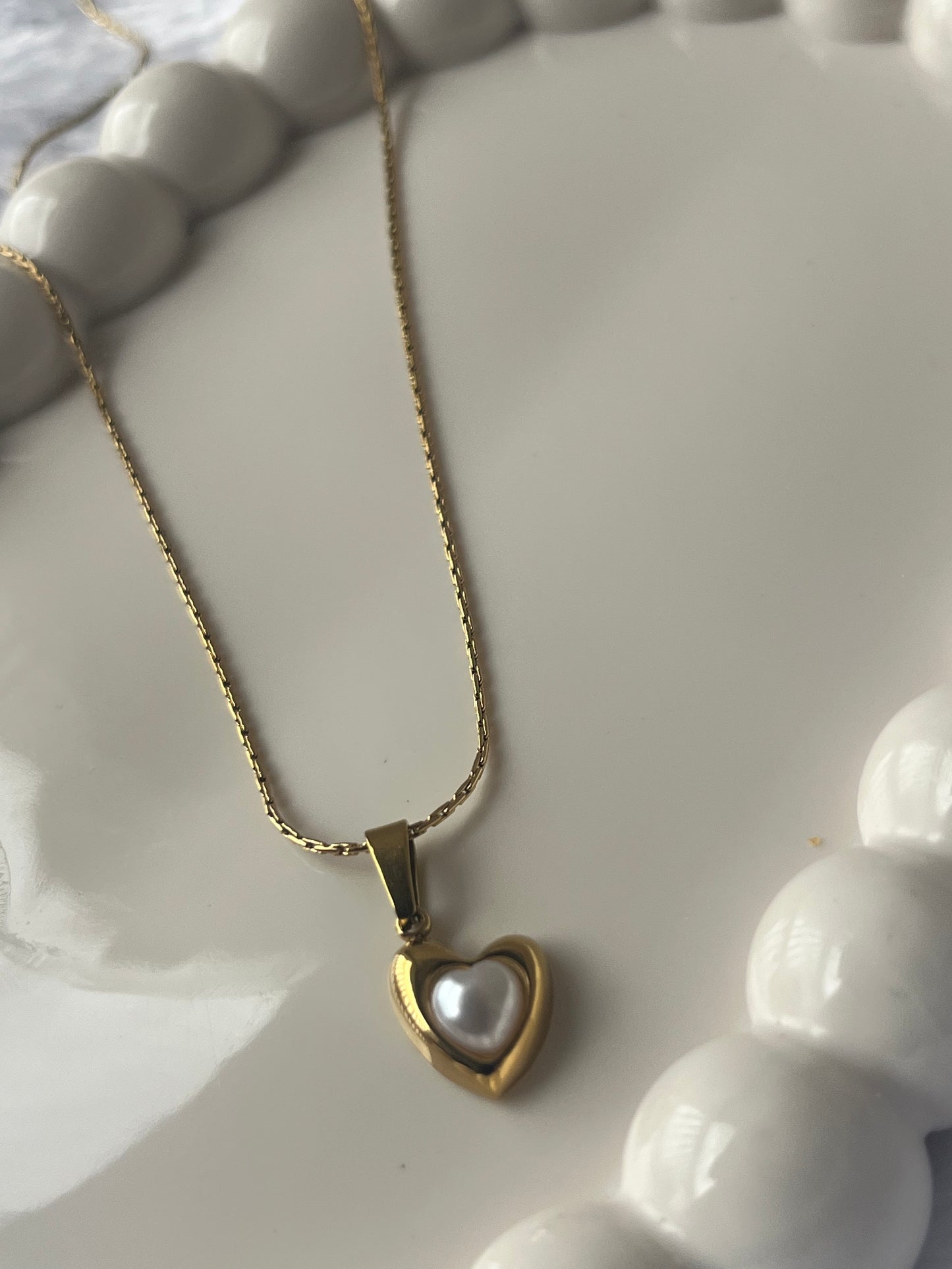 Lustrous Love – Pearl Heart Anti Tarnish Pendant Necklace