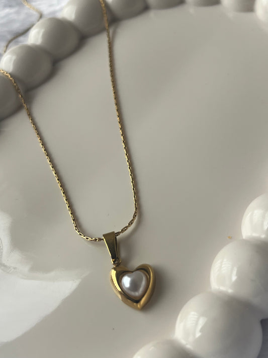 Lustrous Love – Pearl Heart Anti Tarnish Pendant Necklace