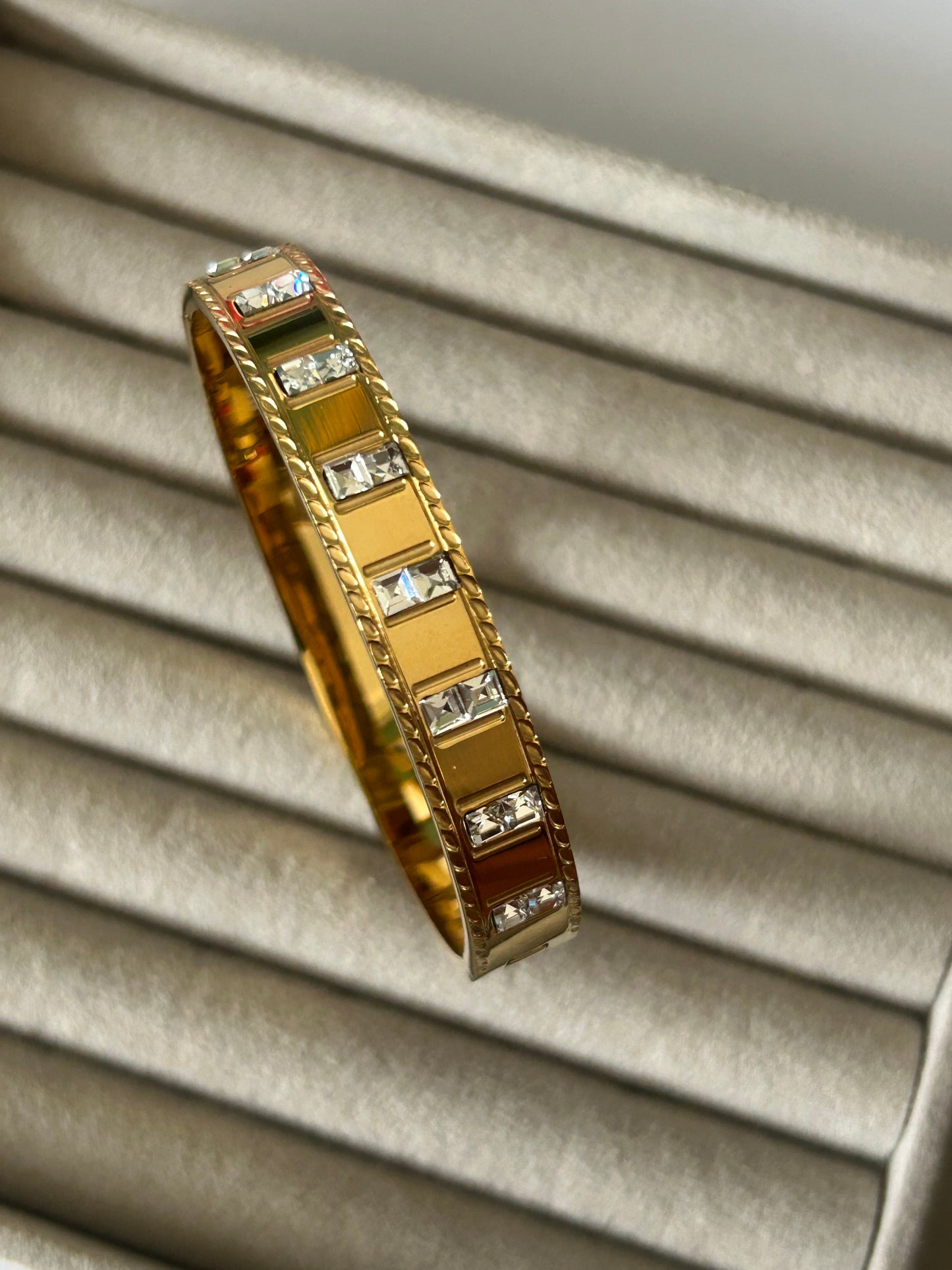 Broad Stones Bracelet