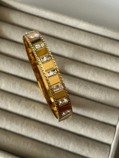Broad Stones Bracelet