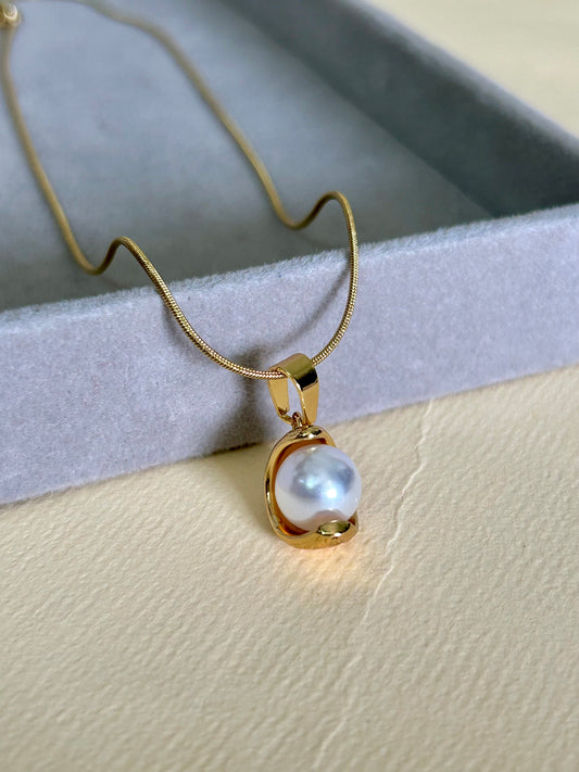 Pearl Pendant Necklace