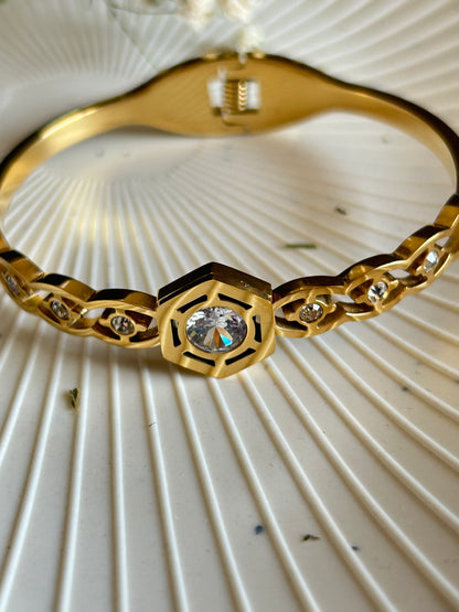 Hexagonal Diamond Middle Open Bracelet