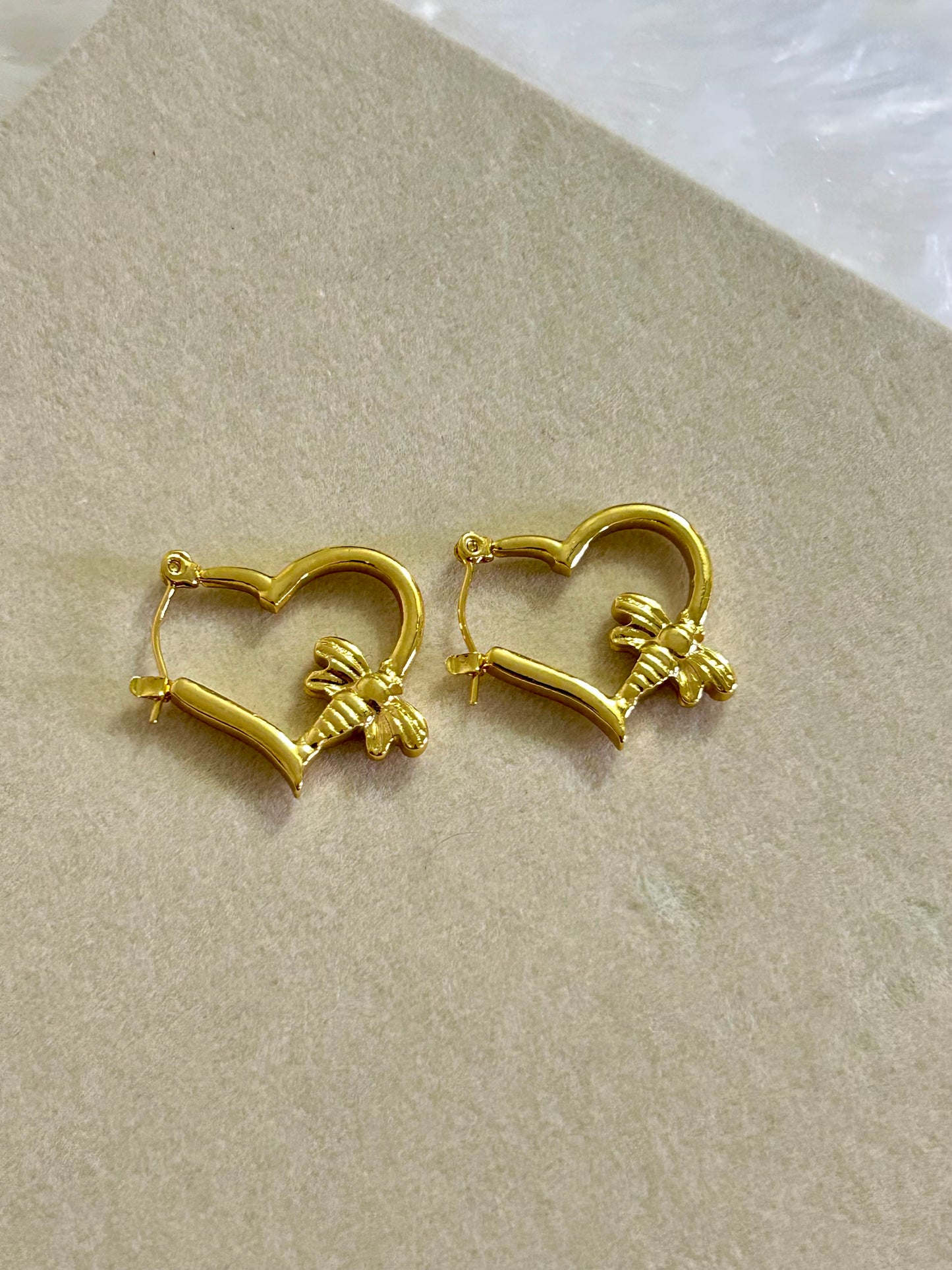 Heart Bees Hoop