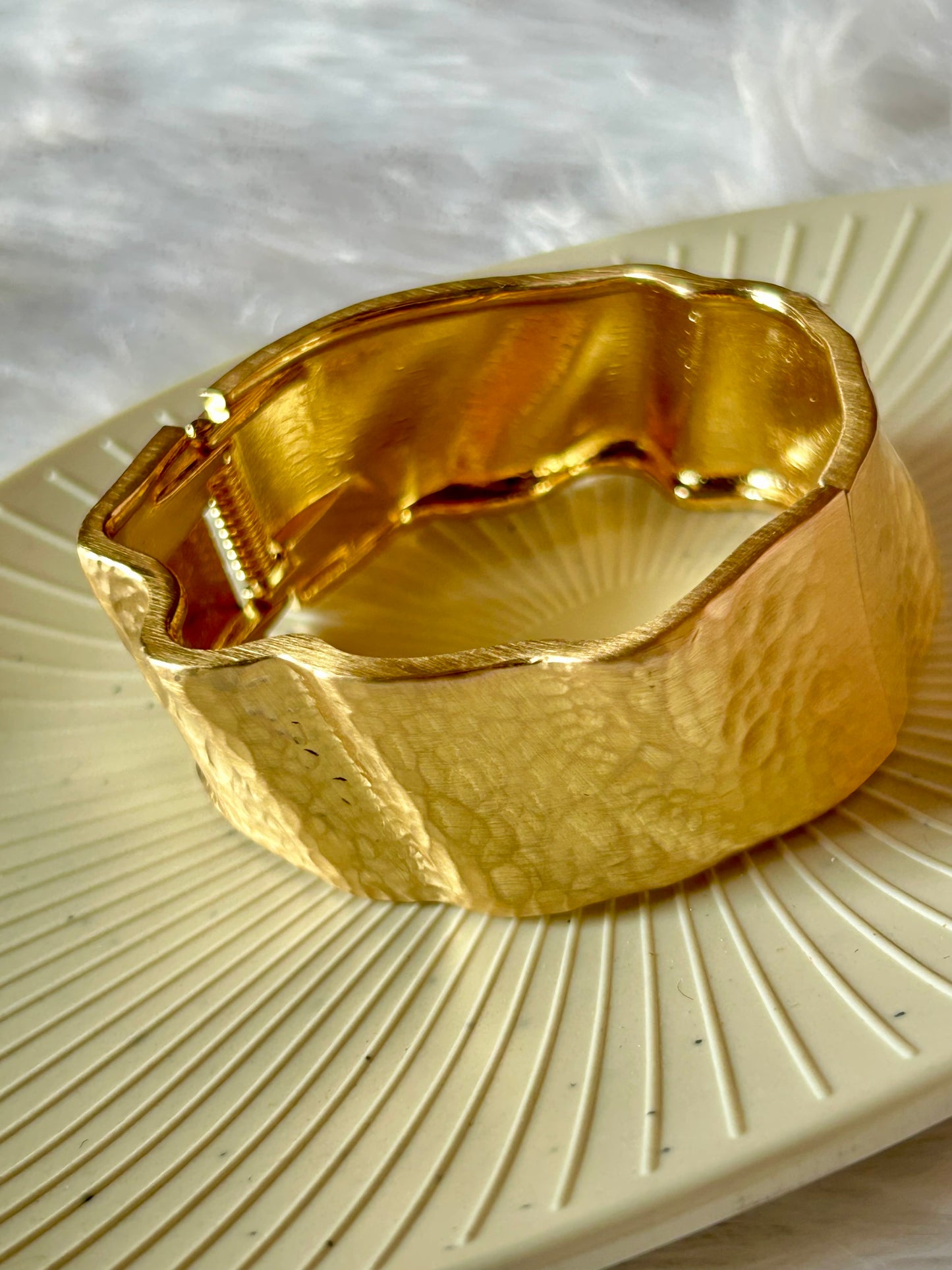 Wavy Broad Openable Kada