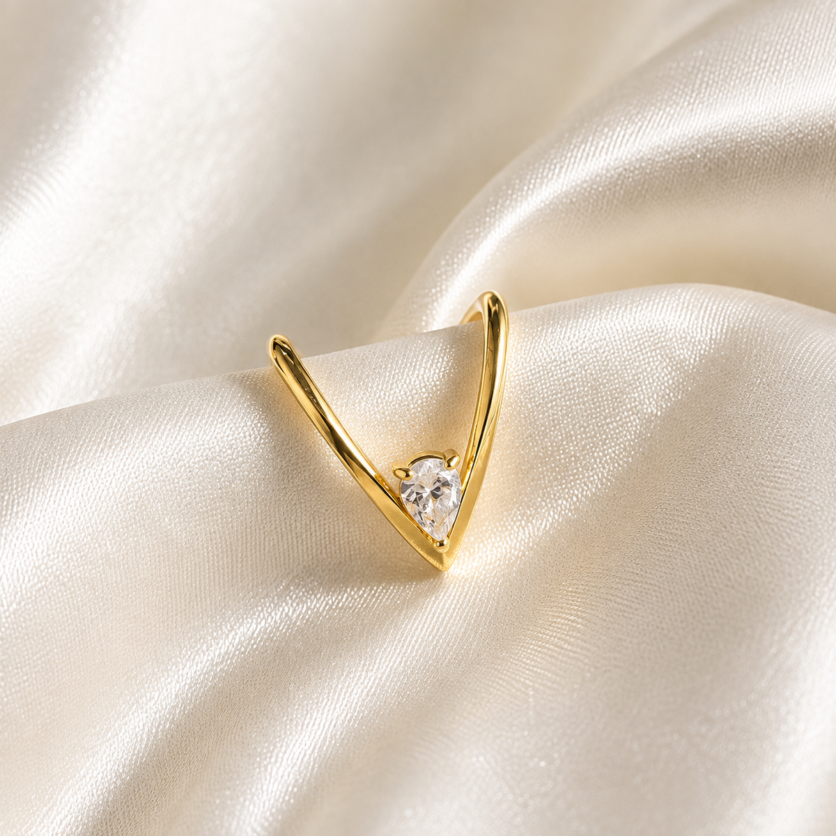 V Ring with Diamond