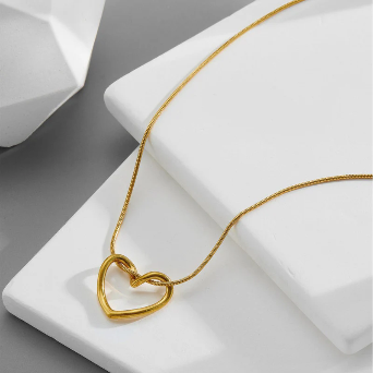 Heart themed Pendant Necklace