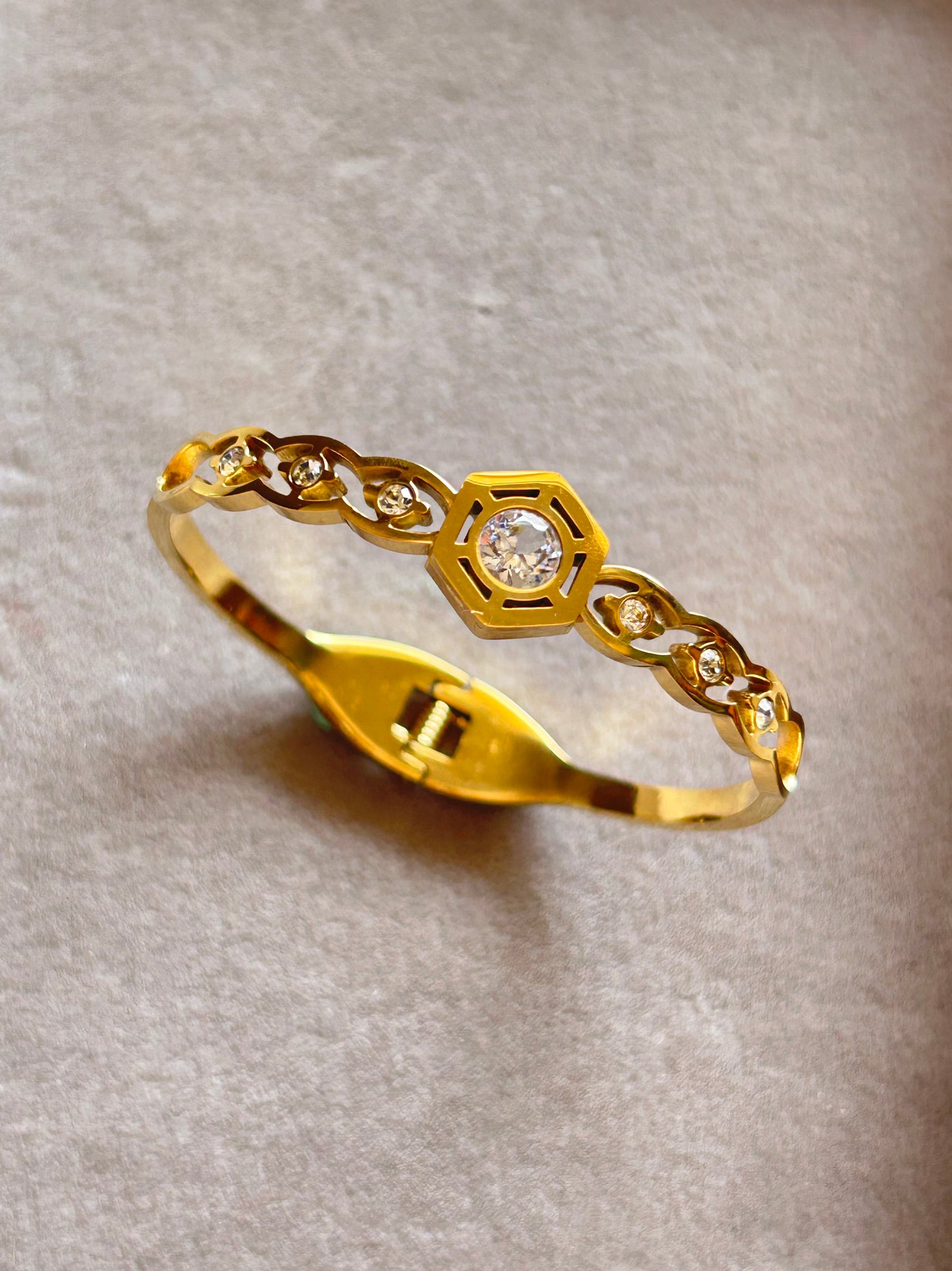 Hexagonal Diamond Middle Open Bracelet