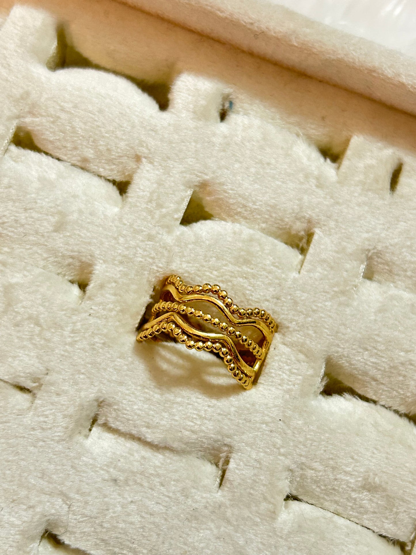 Waves Adjustable Ring