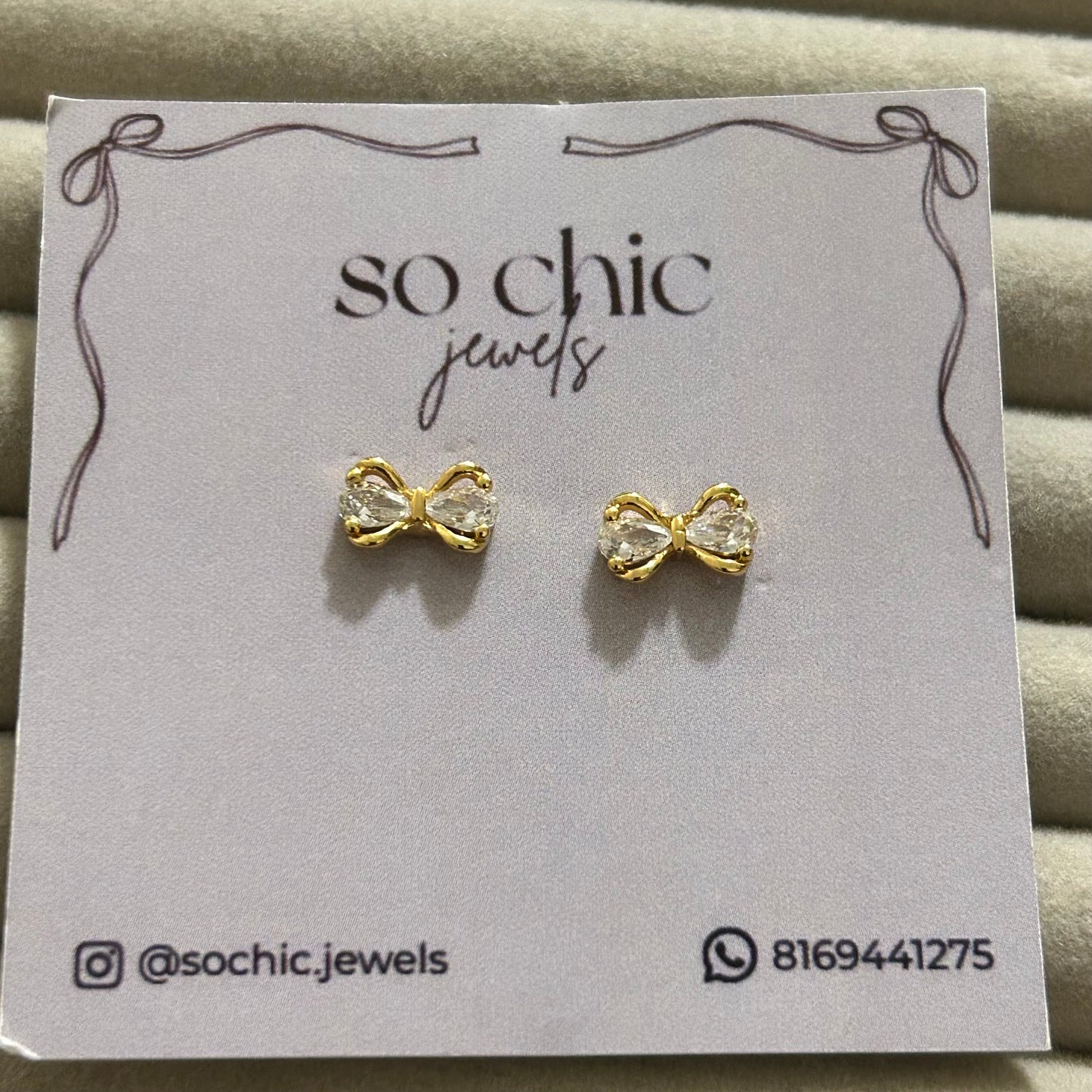 Small Bow Studs