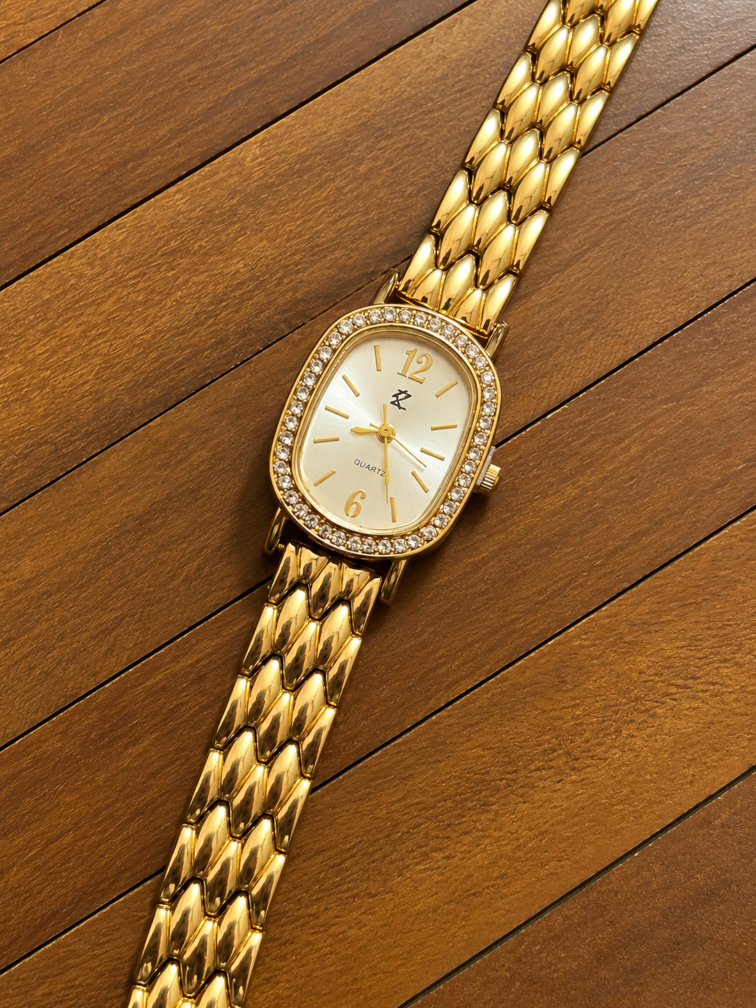 Luxe Oval Pearl Watch