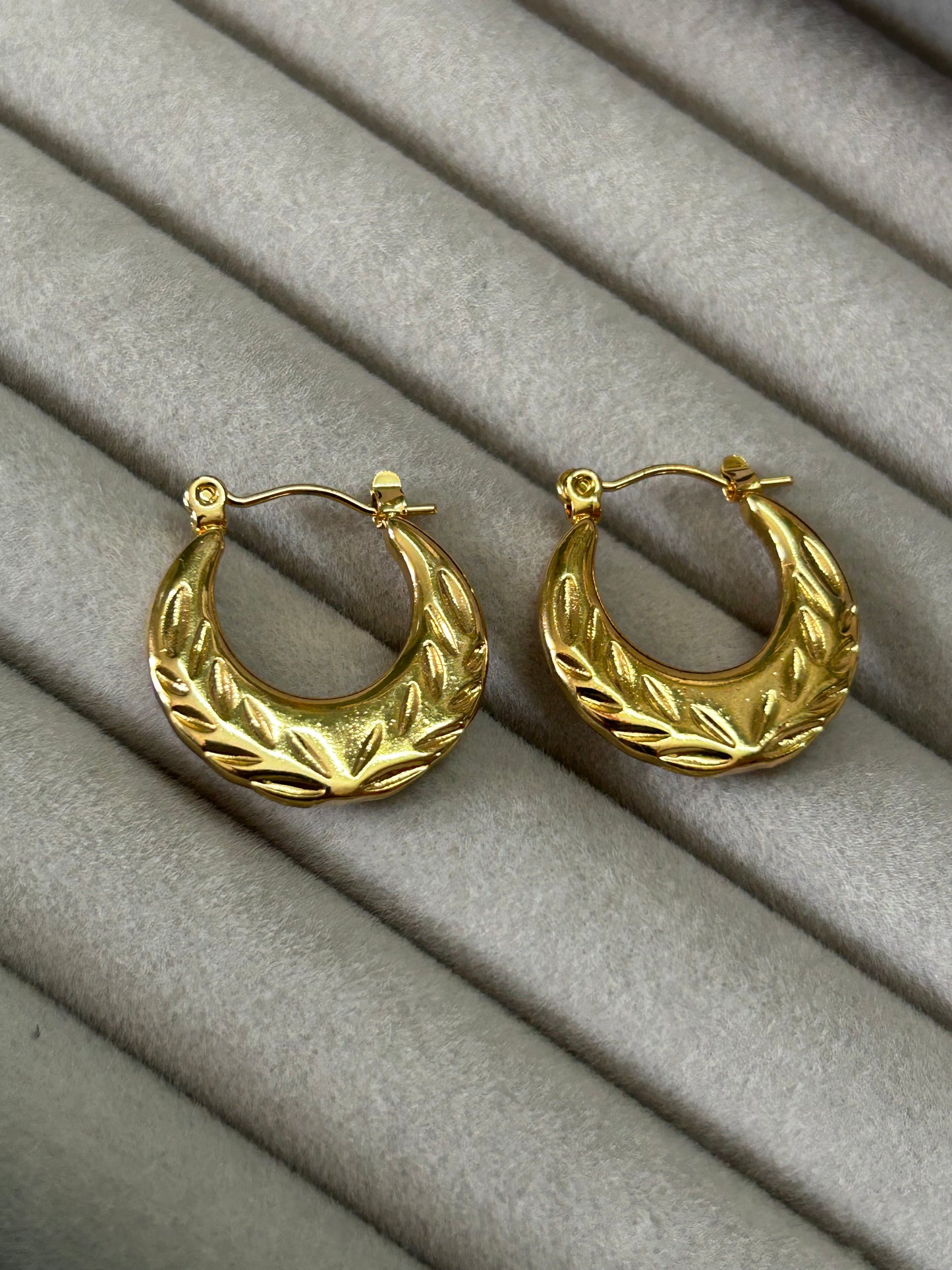 Laurel Textured Hoops